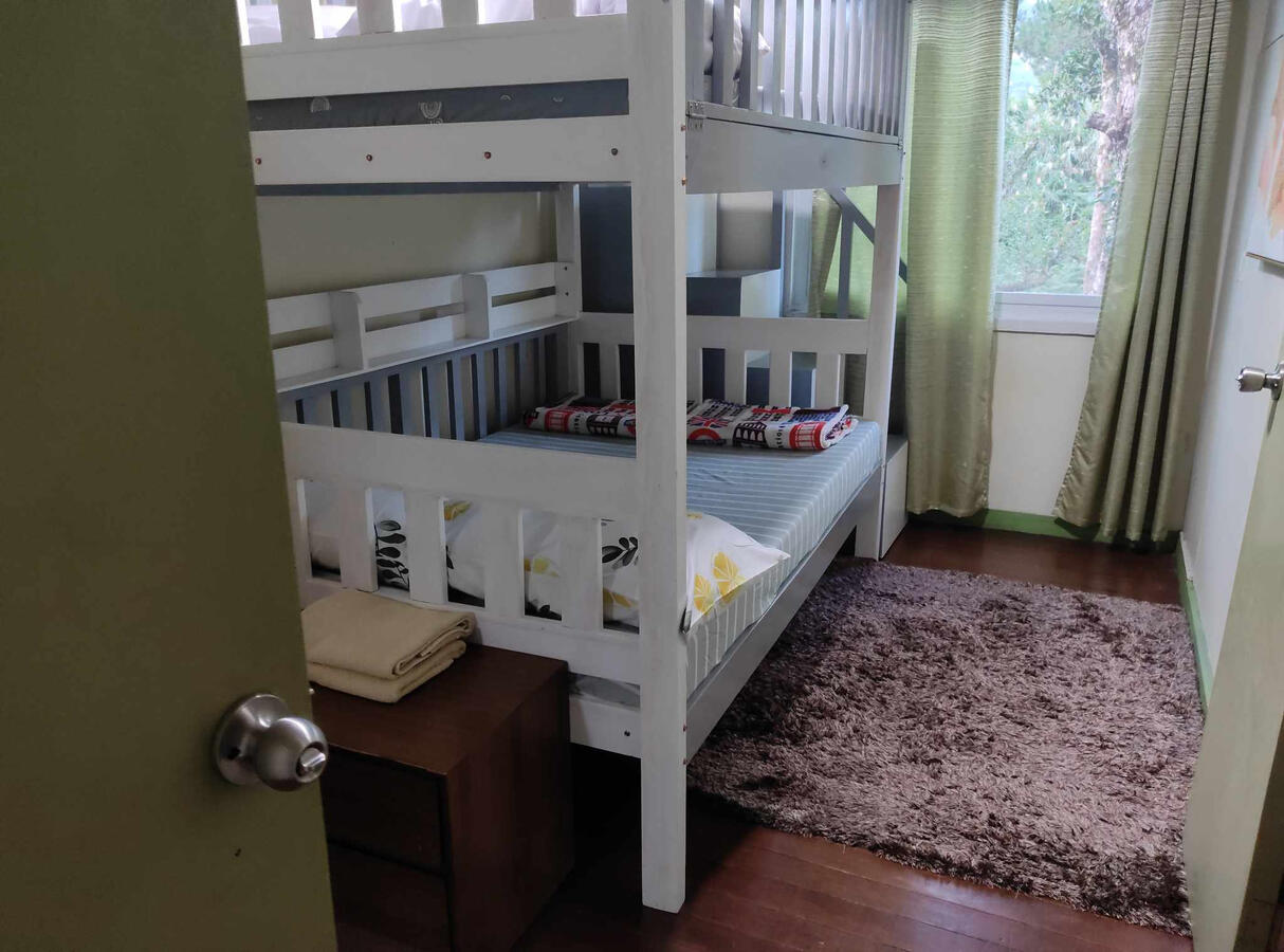 Bedroom 1 for 4 with ensuite toilet &amp; bathroom